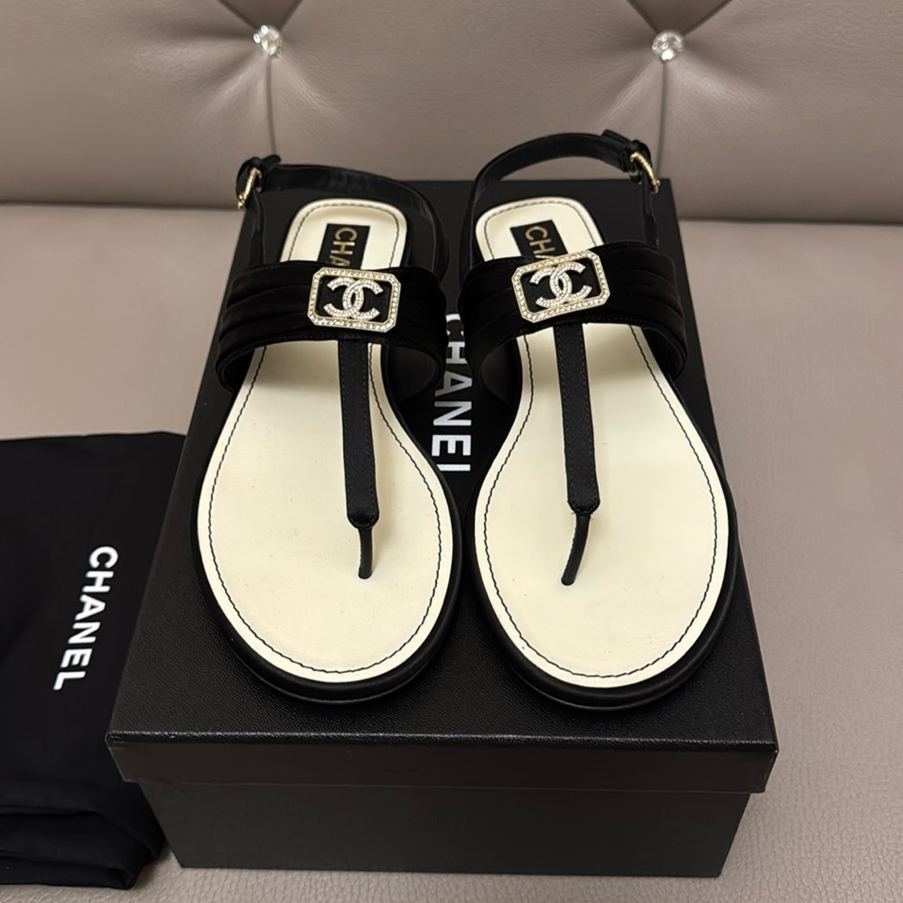 Chanel cc Flat Sandals with silk and Leather